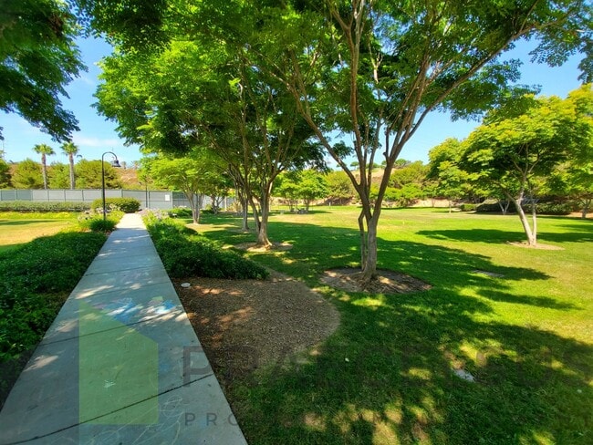 Building Photo - Gorgeous Townhome in Sorrento Valley