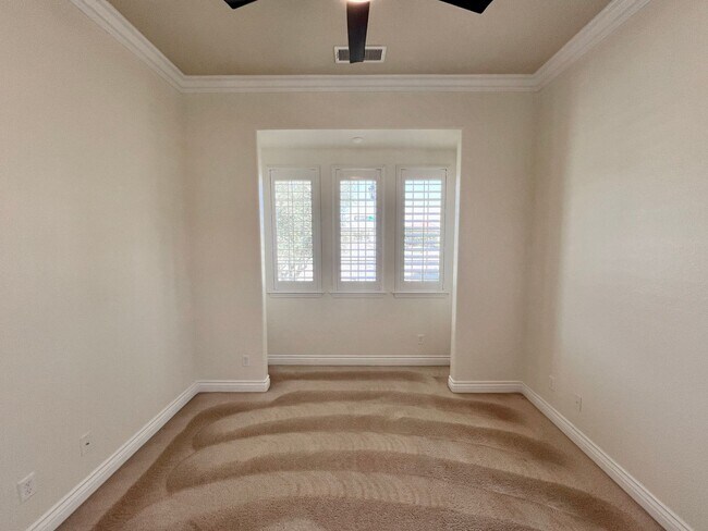 Building Photo - $2,695 Bullard & Hwy 99, 4 Bedroom With So...