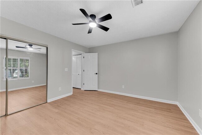 Building Photo - 5097 Village Green Way