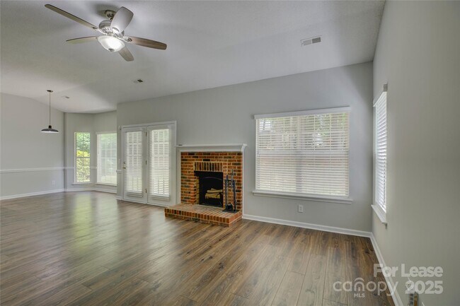 Building Photo - 7017 Scuppernong Ct