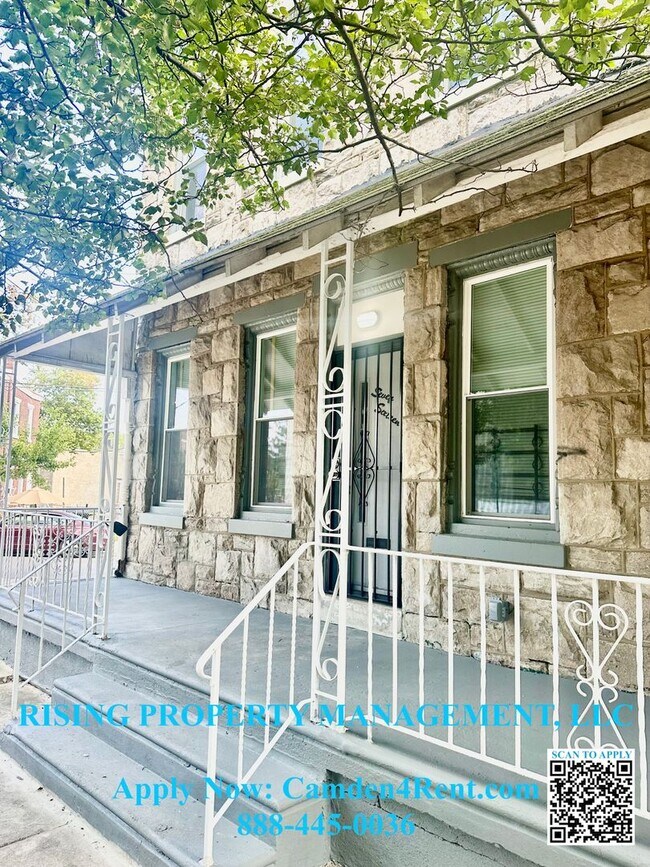 Building Photo - 716 Royden St