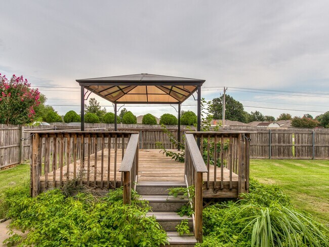 Building Photo - Stunning Open-Concept Home with Luxury Primary Suite & Outdoor Living