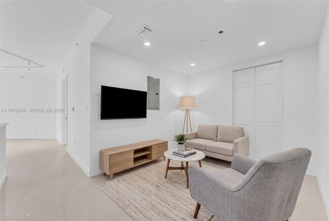 Building Photo - 350 S Miami Ave