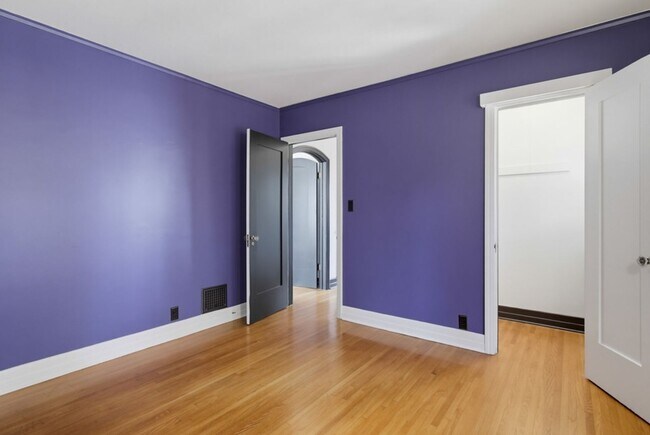 Building Photo - Historic Charm Meets Modern Living – Stunning 5 Bedroom Home on Iconic Myrtle Avenue