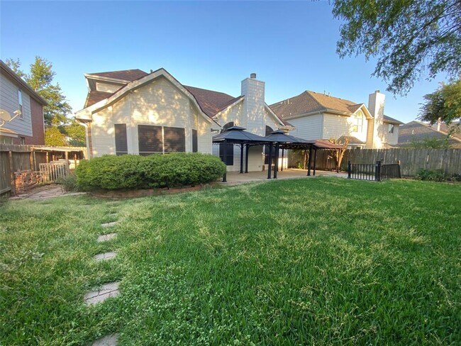 Building Photo - 2114 Winding Hollow Dr