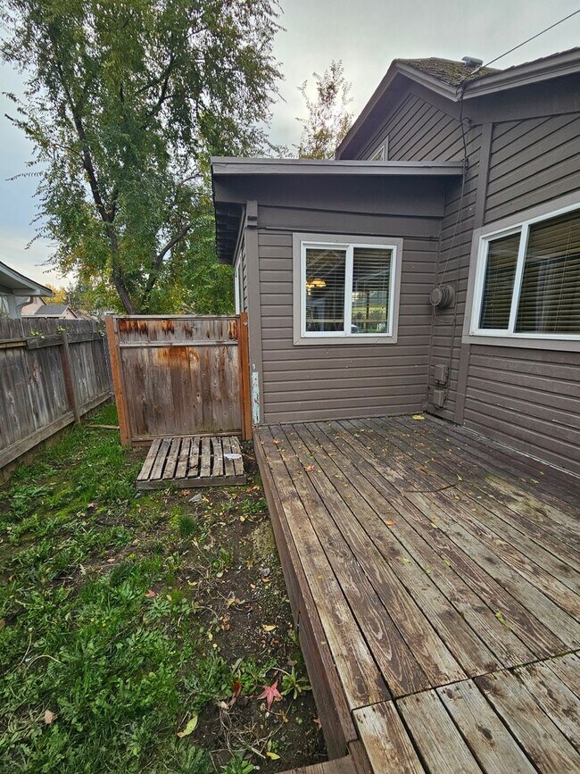 Building Photo - 2206001