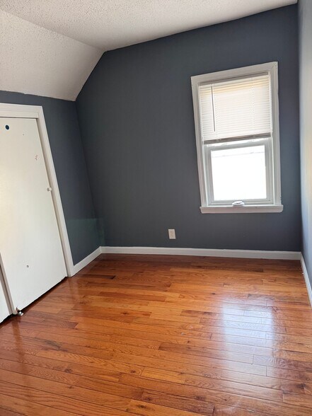 Building Photo - 18 Hall St