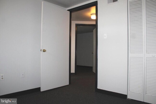Building Photo - 745 Manor St