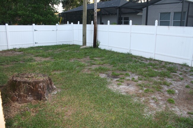 Building Photo - Updated 3 bed 2 bath Close to downtown