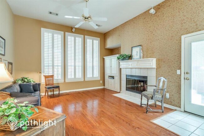 Primary Photo - 2885 Ridgedale Dr