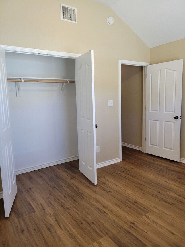 Building Photo - Huge 1/2 acre lot on cul de sac!  White Ro...