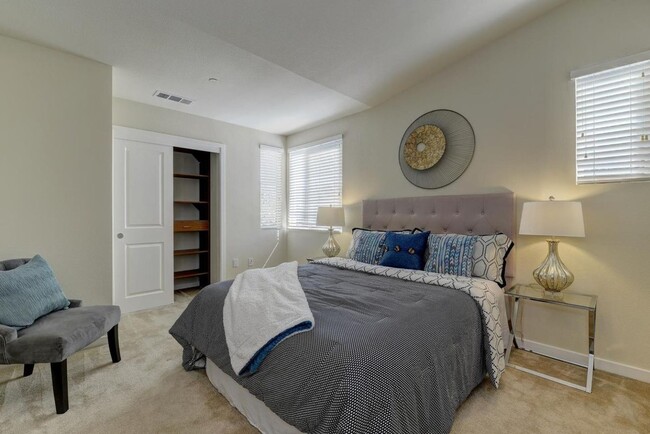 Building Photo - Exceptional End-Unit Townhome in Sterling Park – Palo Alto Living at Its Best!