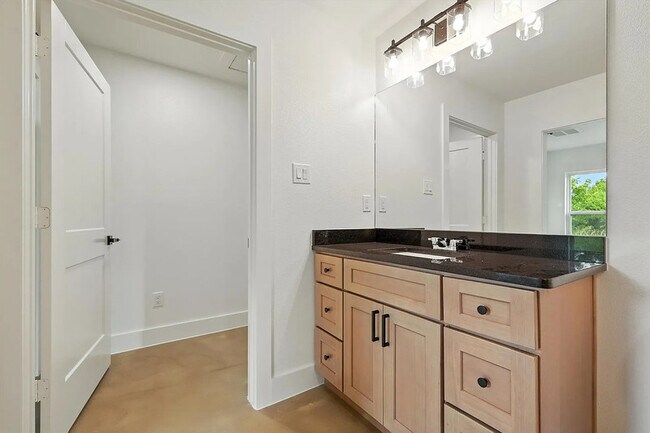 Building Photo - 3206 Sayle St