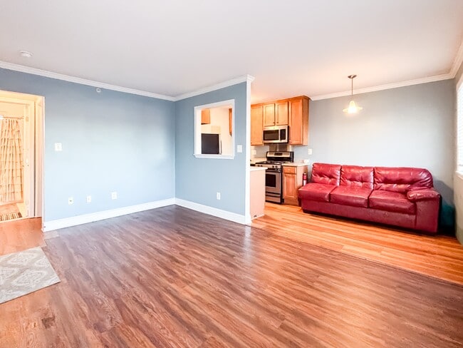 Building Photo - 610 Main St