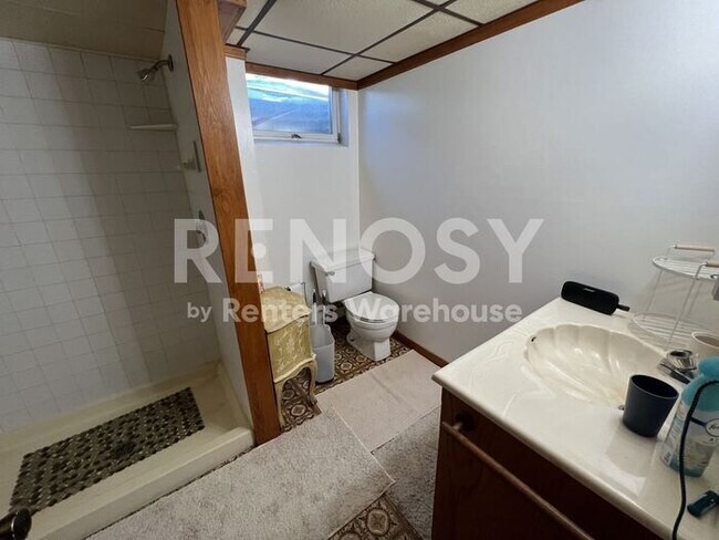 Building Photo - Available July 1st - 2 bed 2 bath, Single Family Home in Richfield!