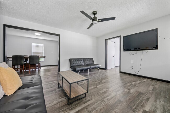 Building Photo - 541 Trails End Dr