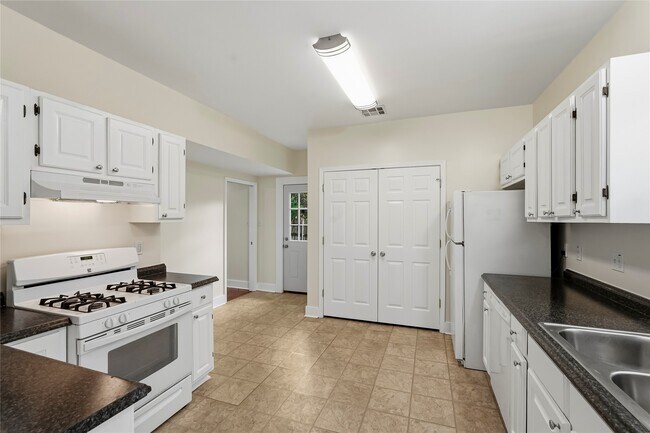 Building Photo - 4616 Clay St