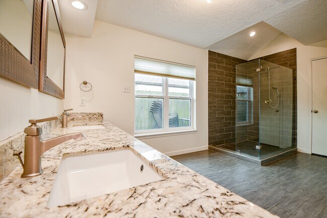Building Photo - 7711 Hopewell Ln