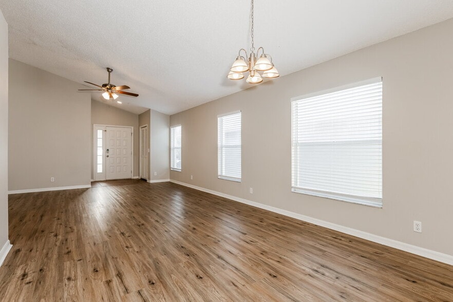 Building Photo - 810 Cape Cod Cir