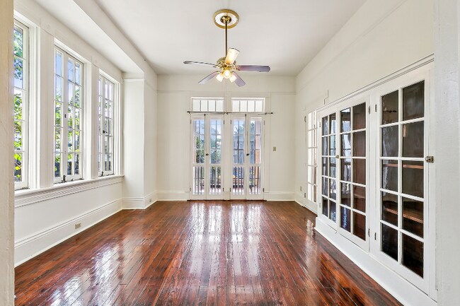 Building Photo - 319 S Lopez St