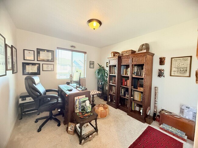 Building Photo - Updated 4 Bedroom Home with Stunning Private Backyard
