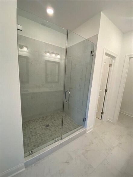 Building Photo - 805 Green Sapling Trl