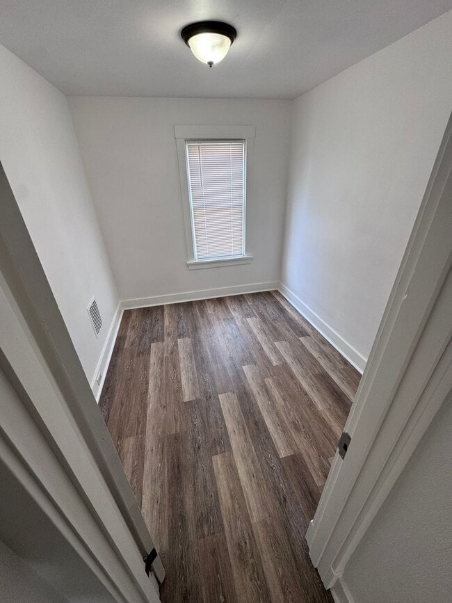 Building Photo - Gorgeous Fully Renovated 4-Bed 1-Bath House In Christy Park!!!