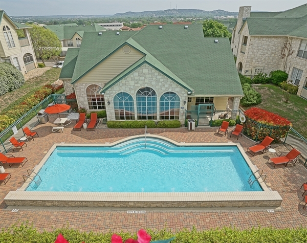 Pool - River Hills Apartments