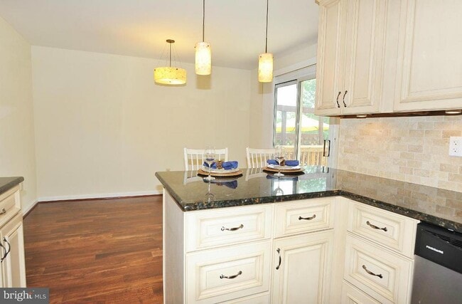 Building Photo - 7411 Salford Ct