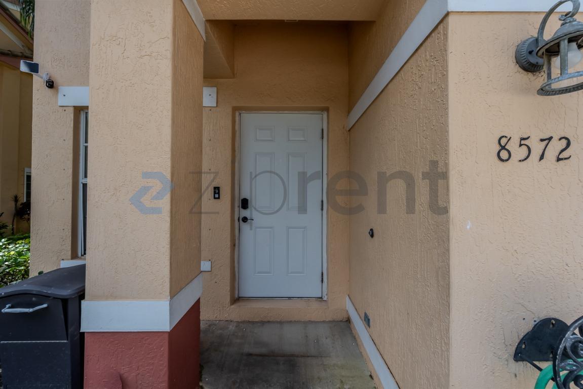 Building Photo - Unit