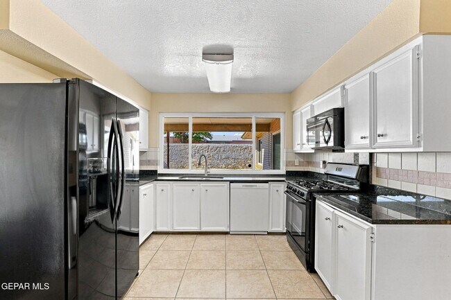 Building Photo - 6621 Mesa Grande Ave
