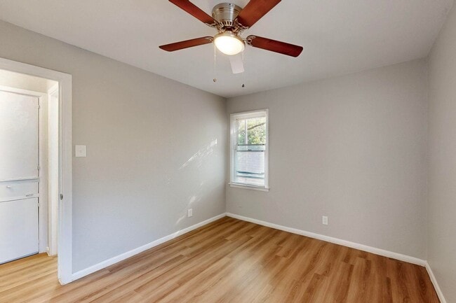 Building Photo - Charming 2-Bedroom Cottage with Big Backyard