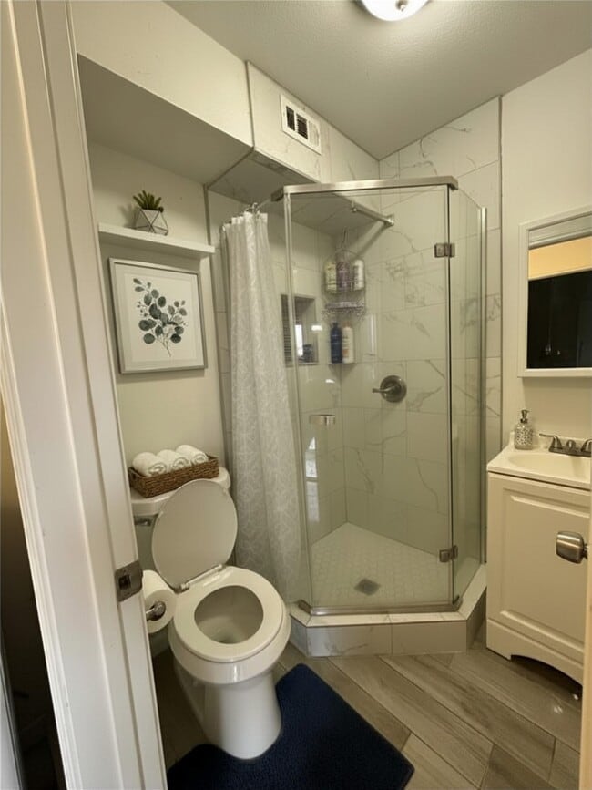 Building Photo - 8332 La Roche Ln