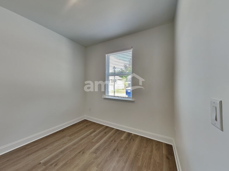Building Photo - 1688 Aquamarine Dr