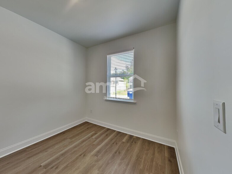 Building Photo - 950 Carnelian Ln