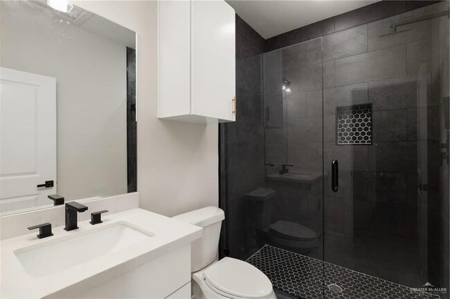 Building Photo - 11 Skyview St