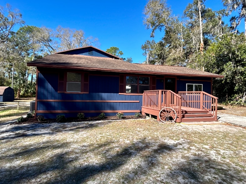 Building Photo - 18812 Carr Dr