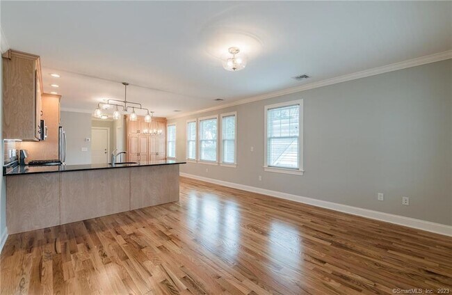 Building Photo - 192 Montauk Ave