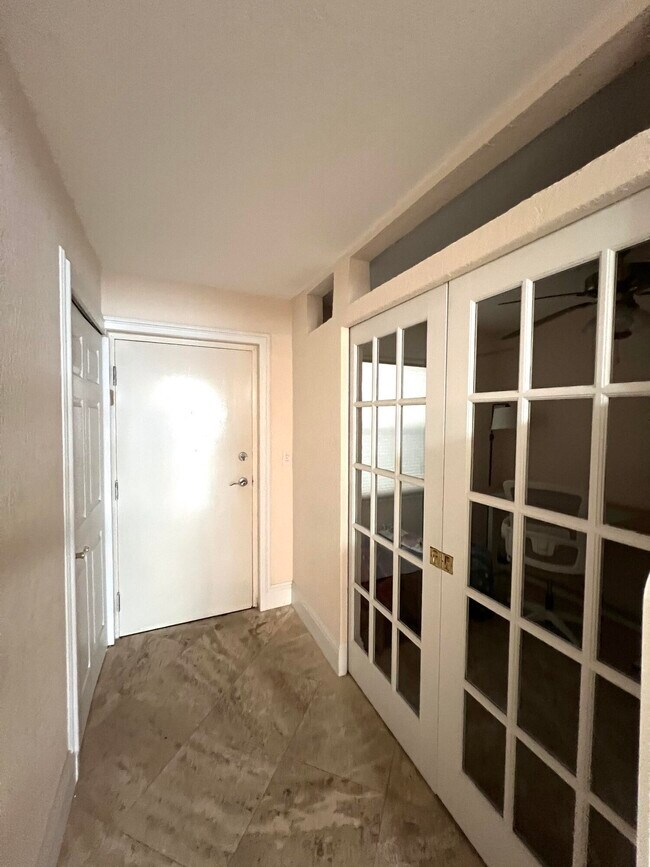 Building Photo - 3580 S Ocean Blvd