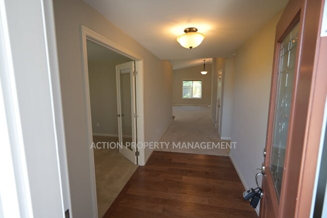 Building Photo - 3 bed 2 bath in Jennies Meadow, Sequim