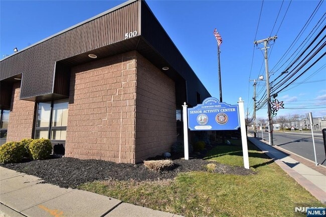 Building Photo - 28 Elmhurst St