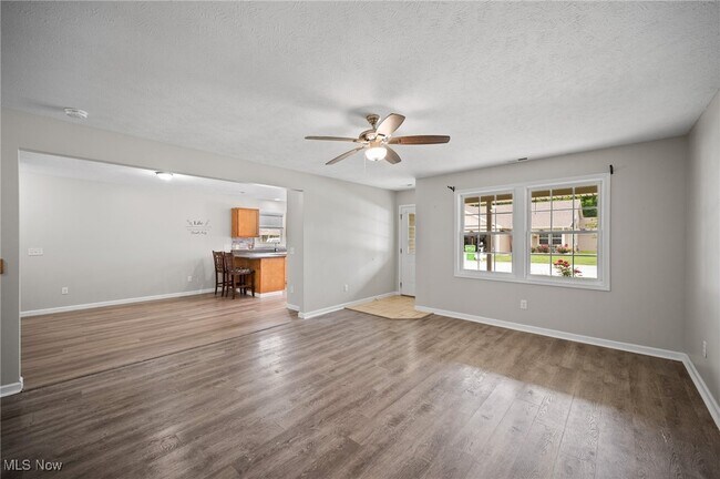 Building Photo - 3031 Logan Ln N