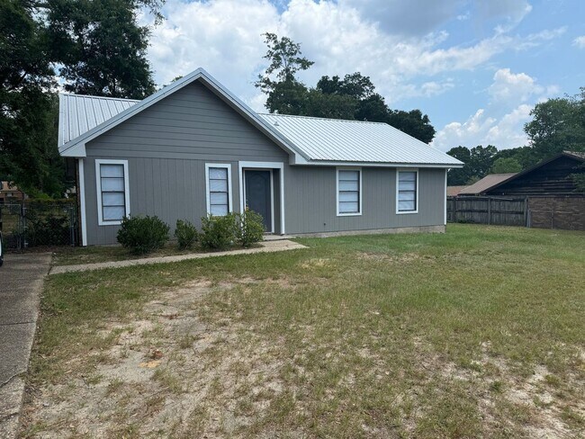 Building Photo - Pensacola - Carlisle - 3 Bedroom, 2 Bathroom