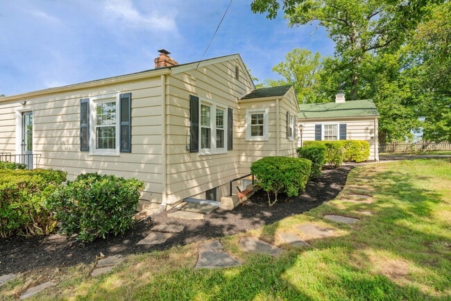 Building Photo - 6900 Mt Daniel Dr