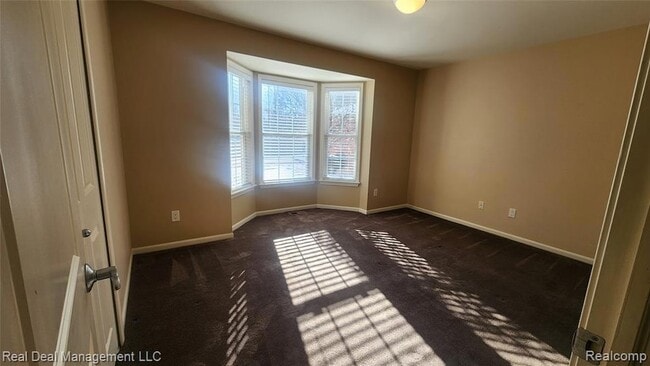 Building Photo - 6146 Lone Oak Cir