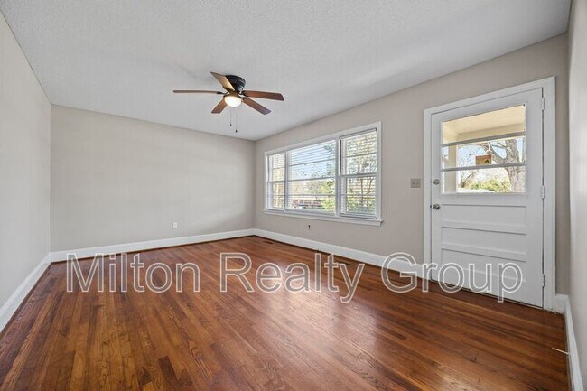 Building Photo - 1208 S 9th St