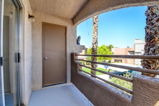 Building Photo - 6867 Tamarus St