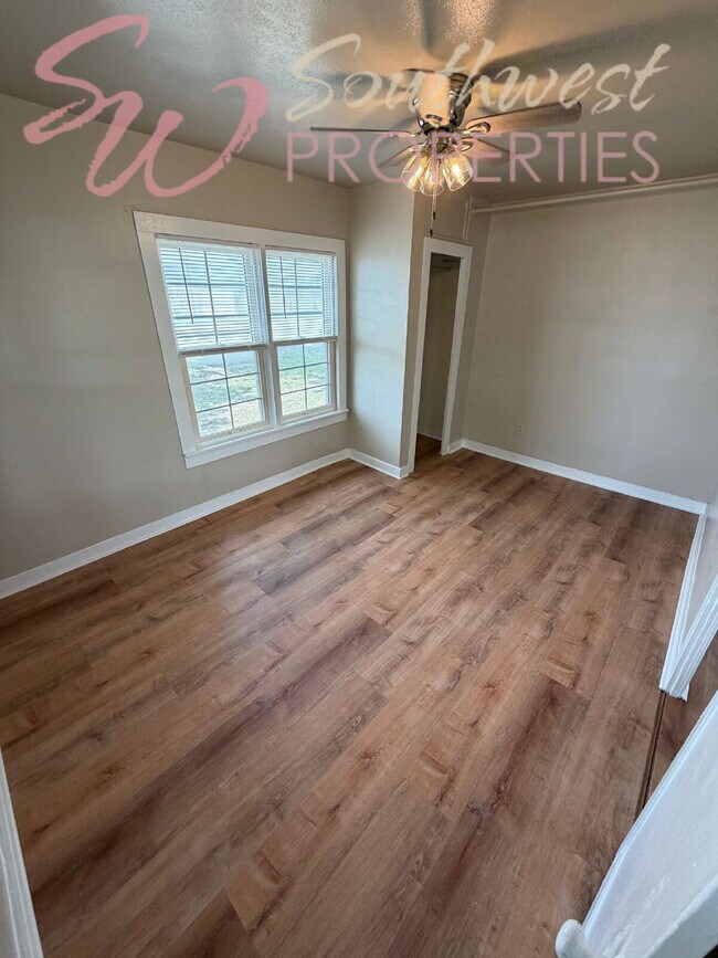 Building Photo - Charming Newly Remodeled 1 Bed / 1 Bath with Spa-Like Bathroom