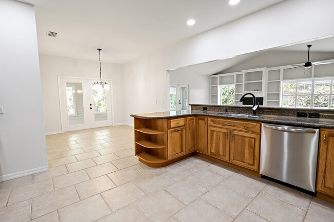 Building Photo - 410 Arrowhead Trail