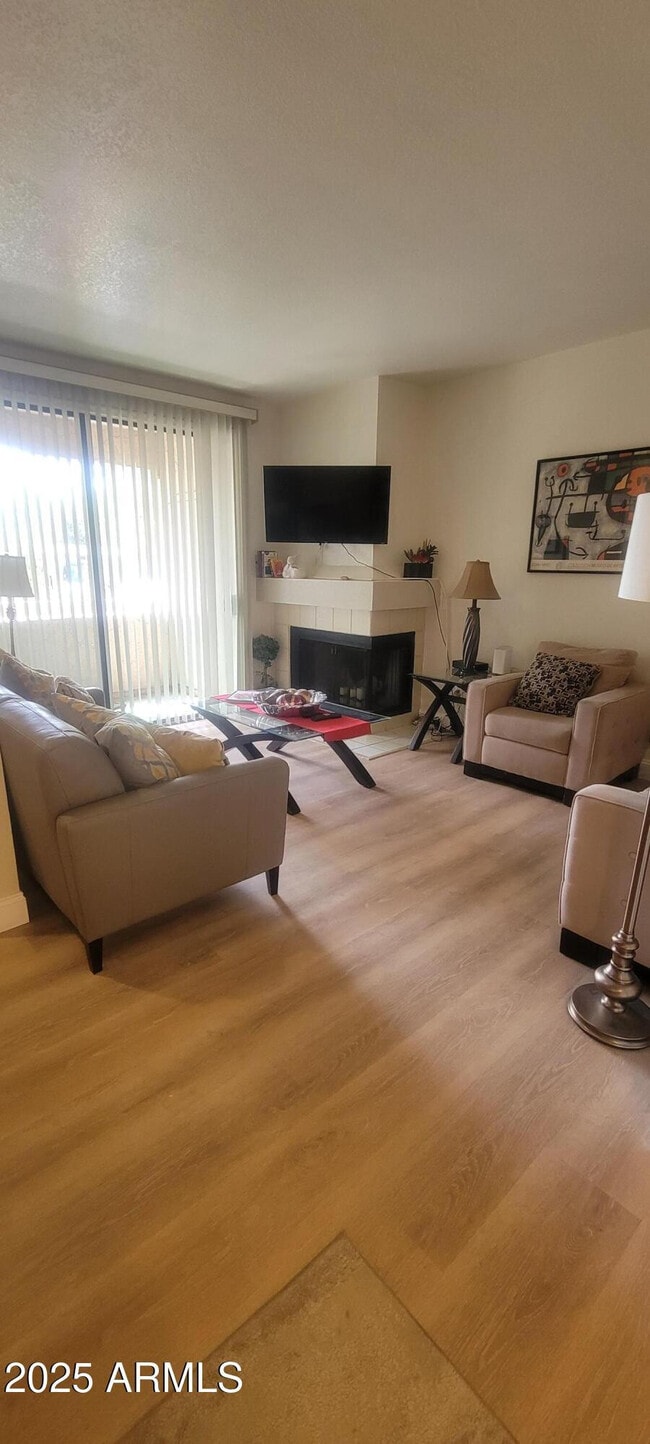 Building Photo - 9708 E Vía Linda